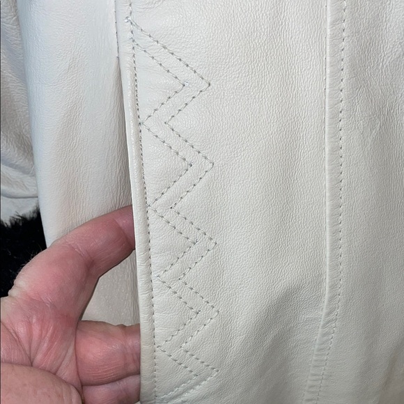 Elegant White Leather Jacket with Black Accents - Picture 7 of 16